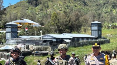 Patroli di Sinak, Ops Damai Cartenz Perkuat Kedekatan dan Rasa Aman Warga