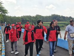 PDI Perjuangan Lamongan Rayakan Hari Kartini dengan Berbagi Bibit Tanaman Pendamping Padi Sebagai Wujud Ketahanan Pangan Keluarga