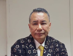 Kantor  Hotman Paris Di Demo Sejumlah Masa