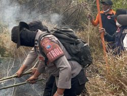 Polres Batu Terjunkan Personel Tangani Karhutla di Gunung Buthak dan Sterilisasi Jalur Pendakian Panderman