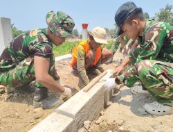 Semangat Mbah Jumiran, Usia 81 Tahun Tetap Aktif Bantu Pembangunan Jalan Paving di TMMD Ke-130