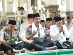 Perkuat Sinergi Ulama dan Umara, Kapolri Silaturahmi ke Ponpes Tebuireng dan Ziarah Makam Gus Dur
