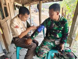 Tak Kenal Lelah, Vredi Anggota ASN Polkes 05/V Ngawi Berikan Pelayanan Kesehatan Gratis di Lokasi TMMD ke-130