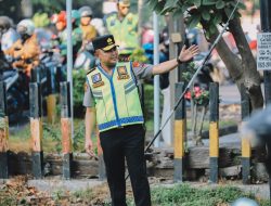 Kapolda Jatim Turun Langsung Pantau Pelayanan Lalu Lintas di Surabaya