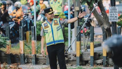 Kapolda Jatim Turun Langsung Pantau Pelayanan Lalu Lintas di Surabaya